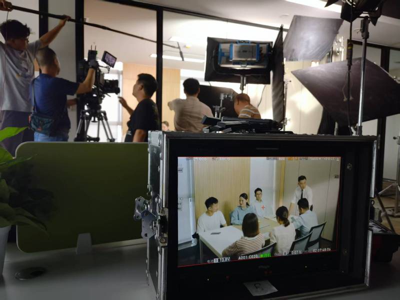 钦南区TVC拍摄公司：科技产品视觉化大师，诠释未来感与功能美学